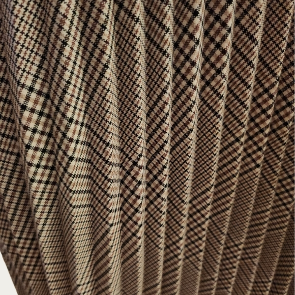 Preppy MARKS AND SPENCER, M & S COLLECTION PLEATED PLAID SKIRT, lightweight - Picture 5 of 12